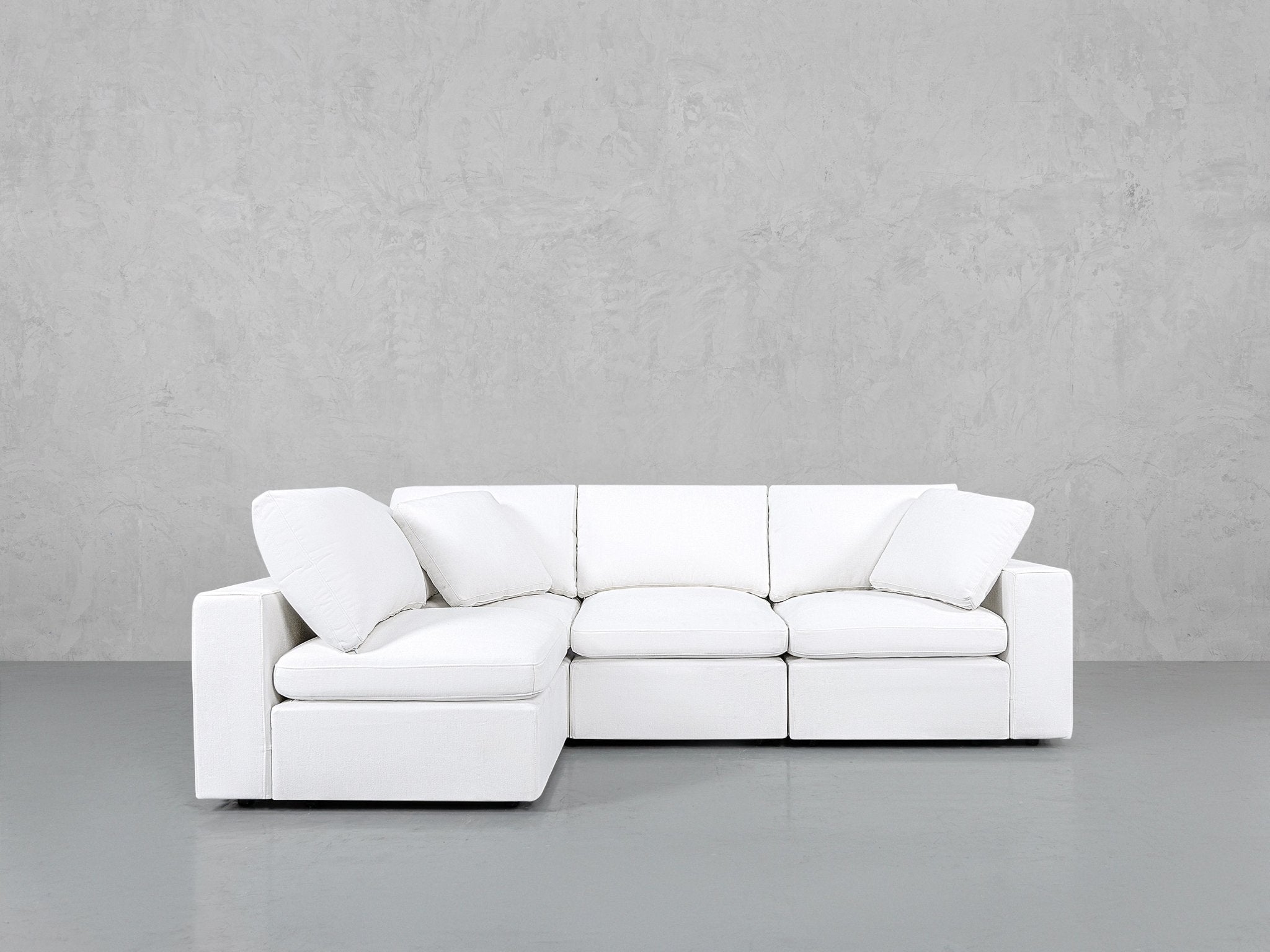 大幅値下げ！！！　Gallery Sofa　　ホワイト Z Gallery White Italian Leather Sectional Couch - AptDeco