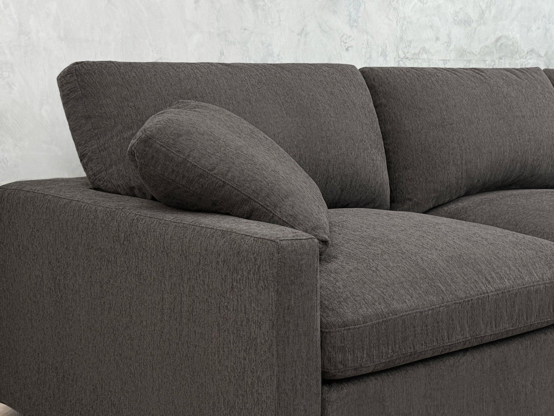 6-Seat Modular Corner Right Sectional (Thin Arms) - 7th Avenue