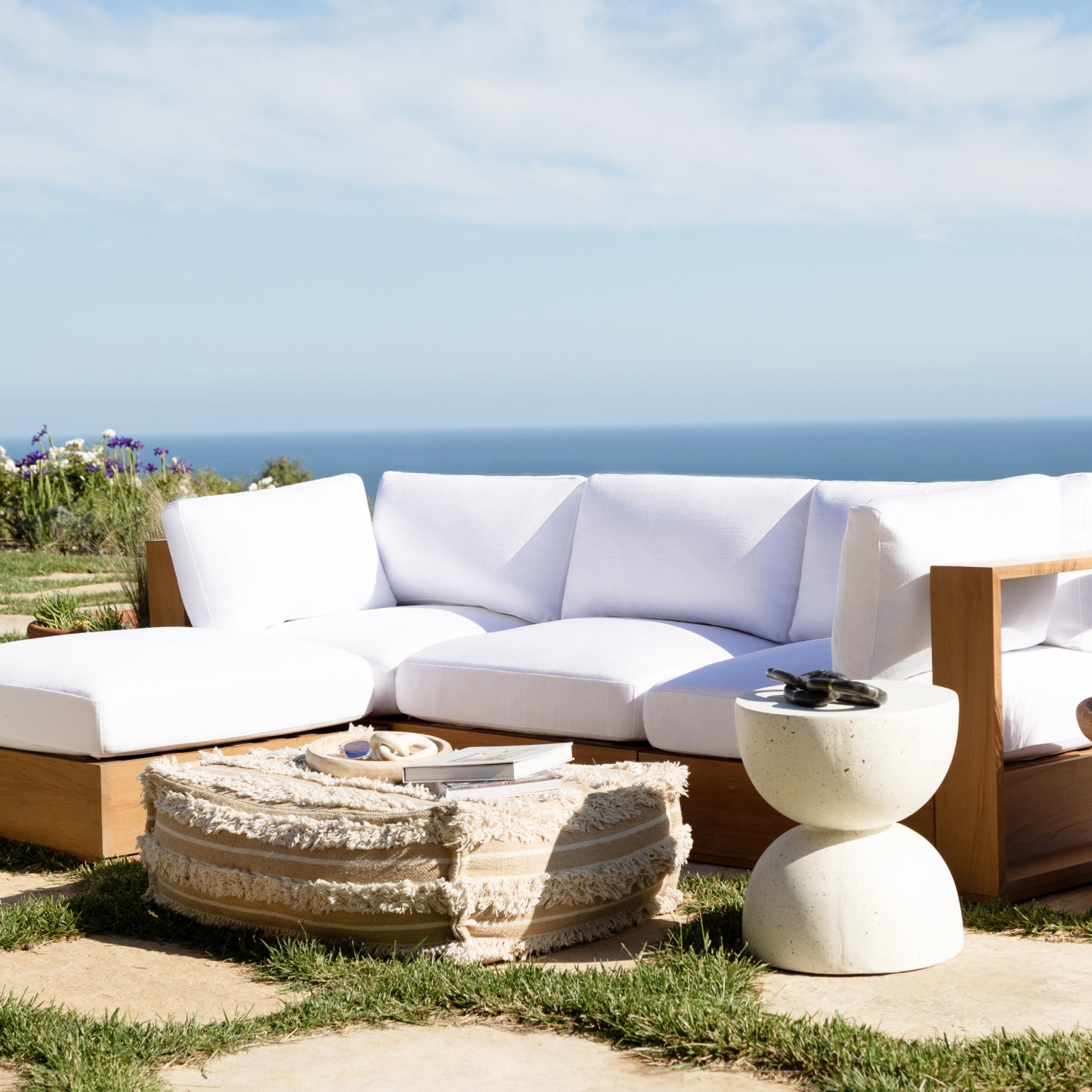 The World's Greatest Outdoor Sofa – 7th Avenue