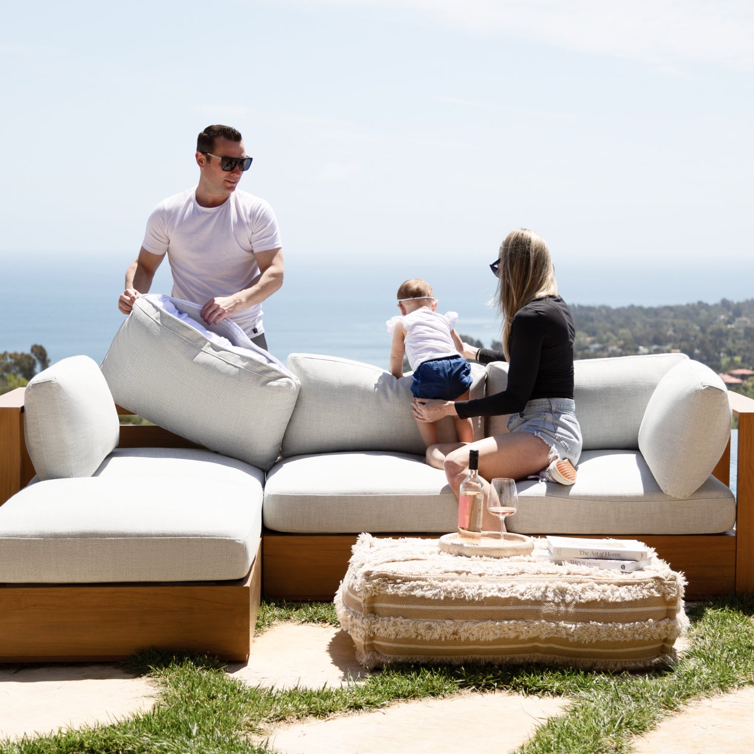 The World's Greatest Outdoor Sofa – 7th Avenue
